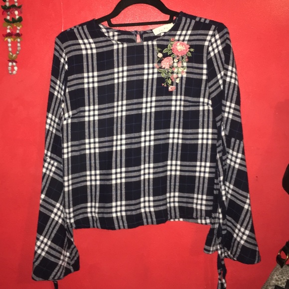 Plaid shirt with bell sleeves. 😍 - Picture 1 of 2